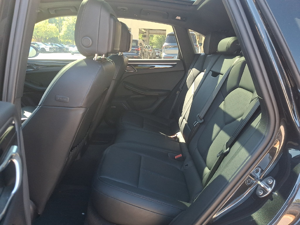 Used 2024 Porsche Macan S AWD/4WD image 10