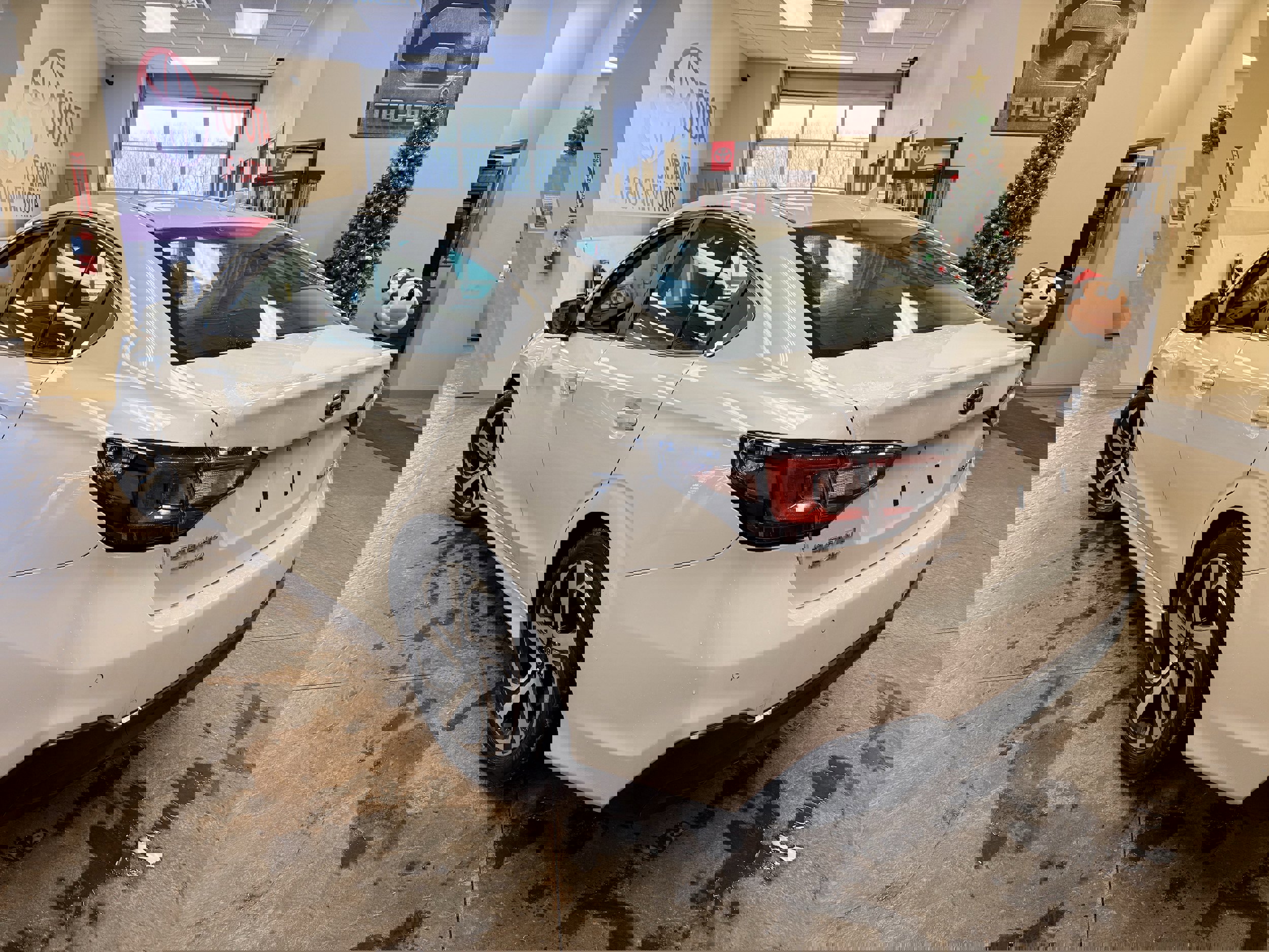 Used 2021 Subaru Legacy Limited image 8