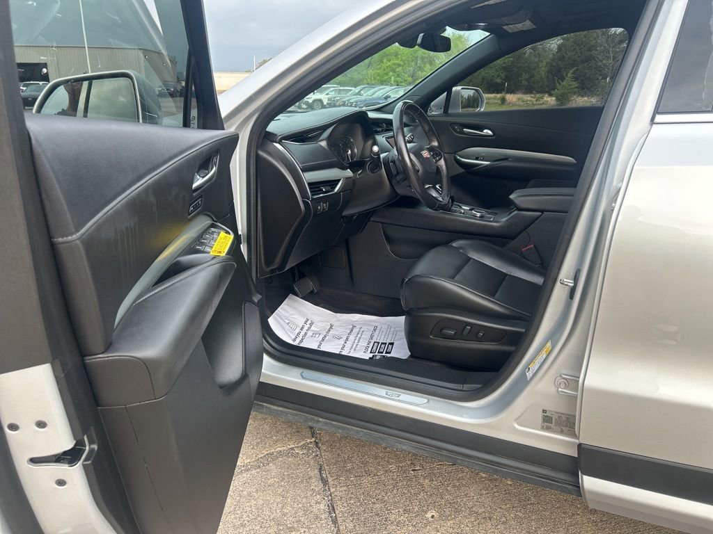 Used 2020 Cadillac XT4 Premium Luxury w/ Cold Weather Package image 10