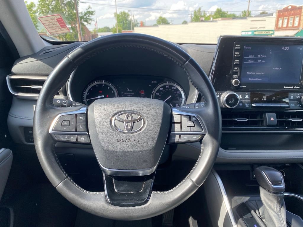 Used 2021 Toyota Highlander XLE AWD/4WD image 12