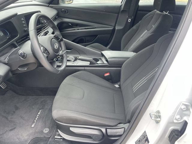 Used 2025 Hyundai Elantra Sport FWD image 9