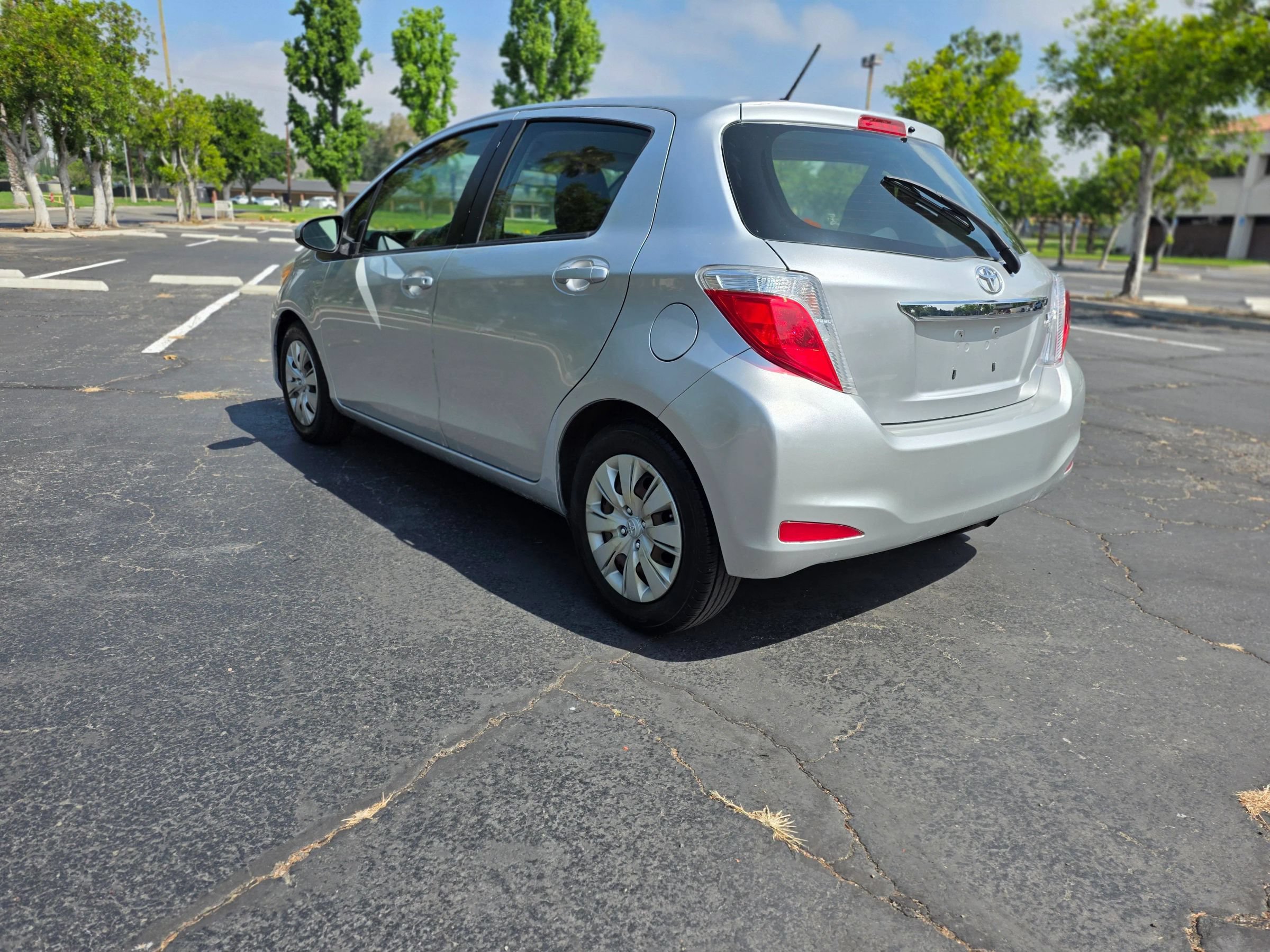 Used 2013 Toyota Yaris LE FWD image 6