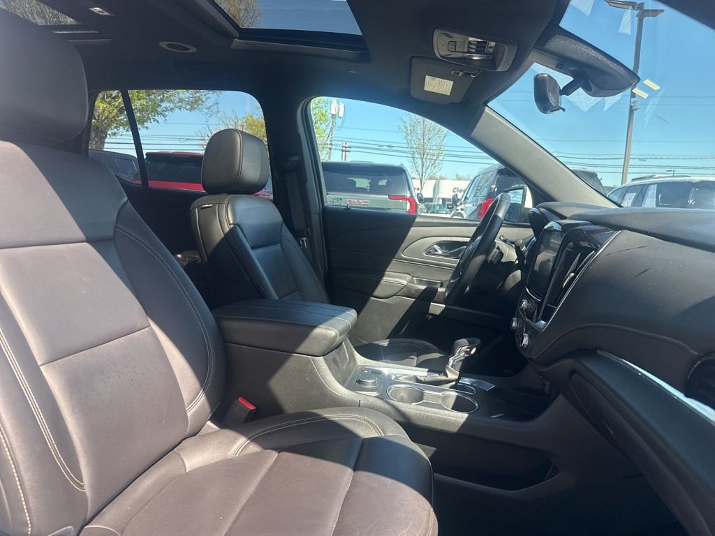 Used 2023 Chevrolet Traverse LT w/ LT Premium Package AWD/4WD image 15
