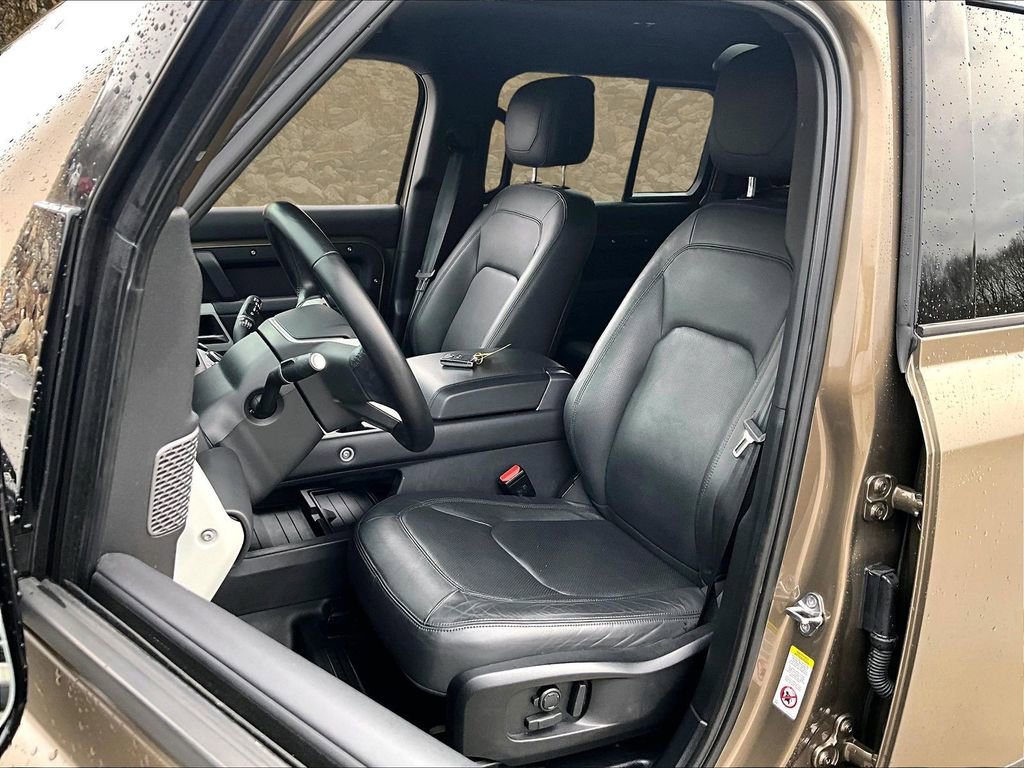 Used 2024 Land Rover Defender 110 SE image 22