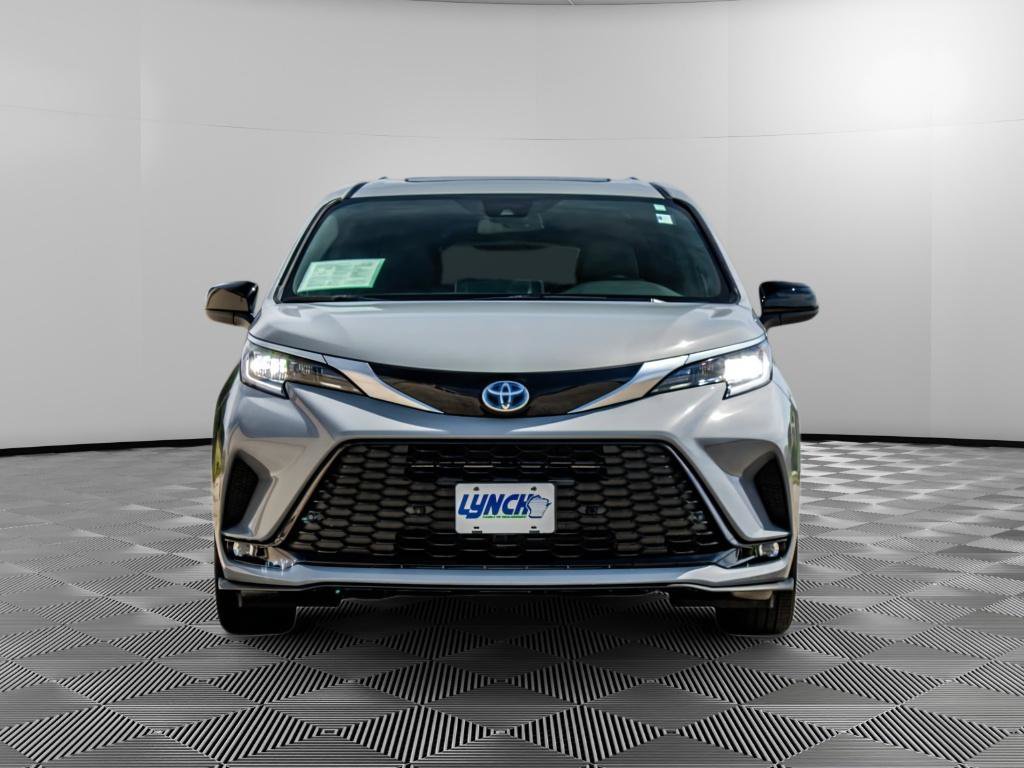Used 2024 Toyota Sienna XSE w/ XSE Plus Package AWD/4WD image 5