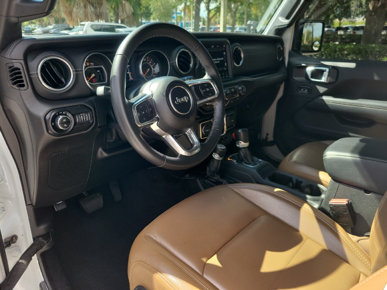 Used 2021 Jeep Gladiator Overland w/ Popular Equipment Package AWD/4WD image 15