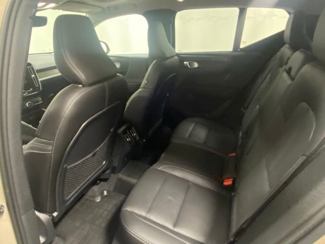 Certified 2025 Volvo XC40 B5 Ultra image 13