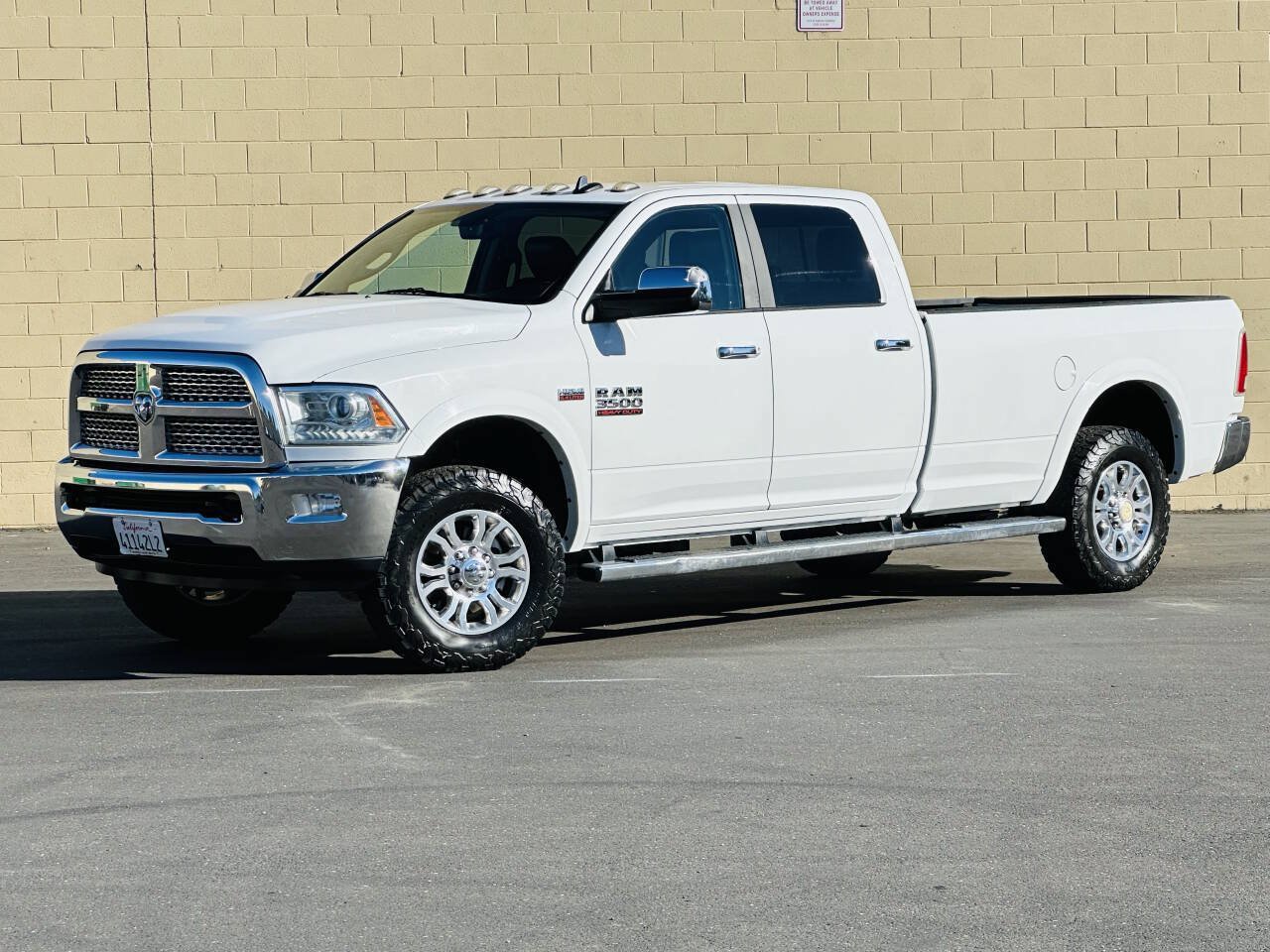 Used 2018 RAM 3500 Laramie w/ Convenience Group AWD/4WD image 3
