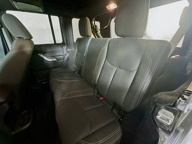 Used 2016 Jeep Wrangler Unlimited Sahara w/ Connectivity Group image 22