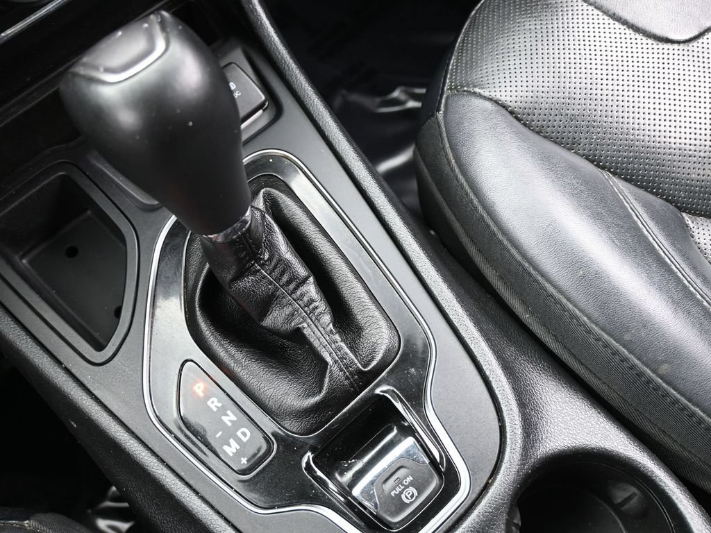 Used 2019 Jeep Cherokee Limited FWD image 24