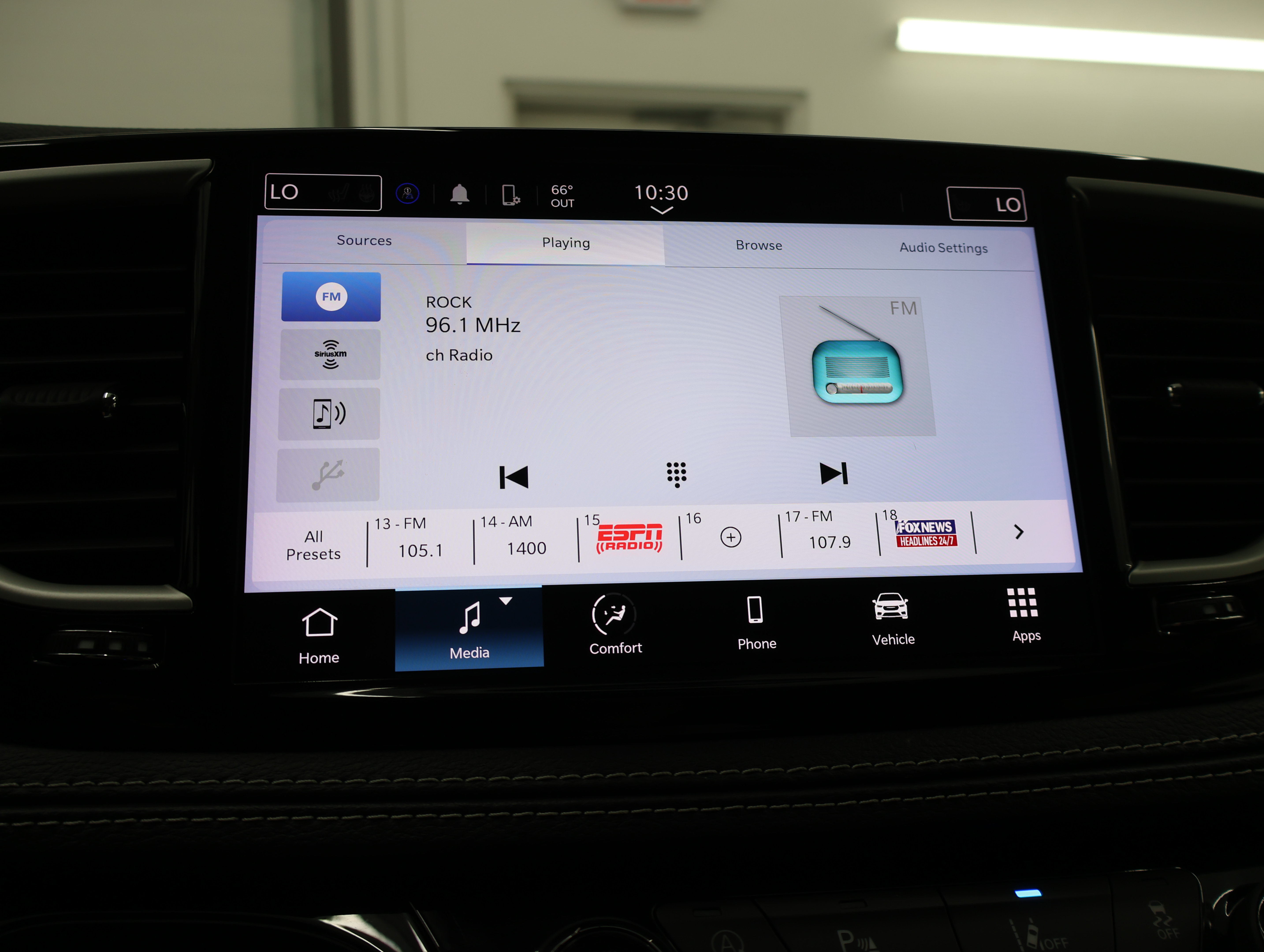 Used 2024 Chrysler Pacifica Touring-L FWD image 45