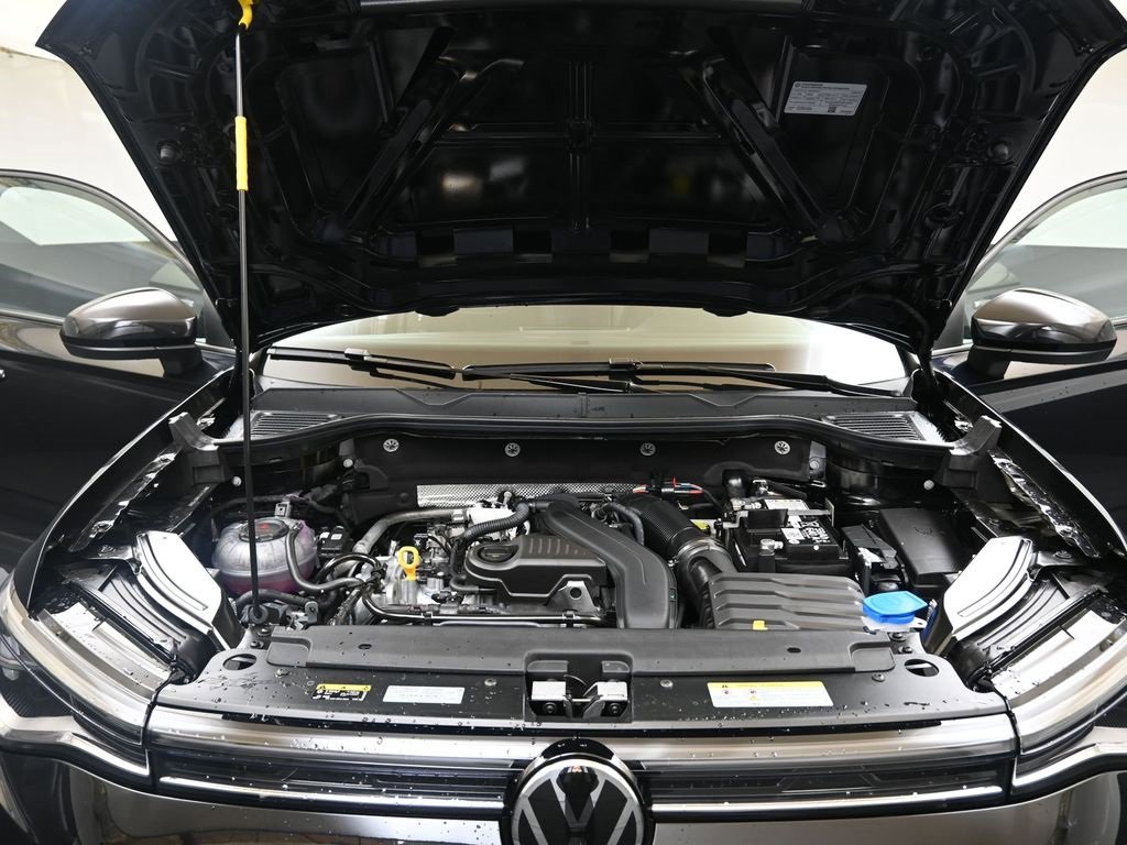 New 2025 Volkswagen Taos SE image 10