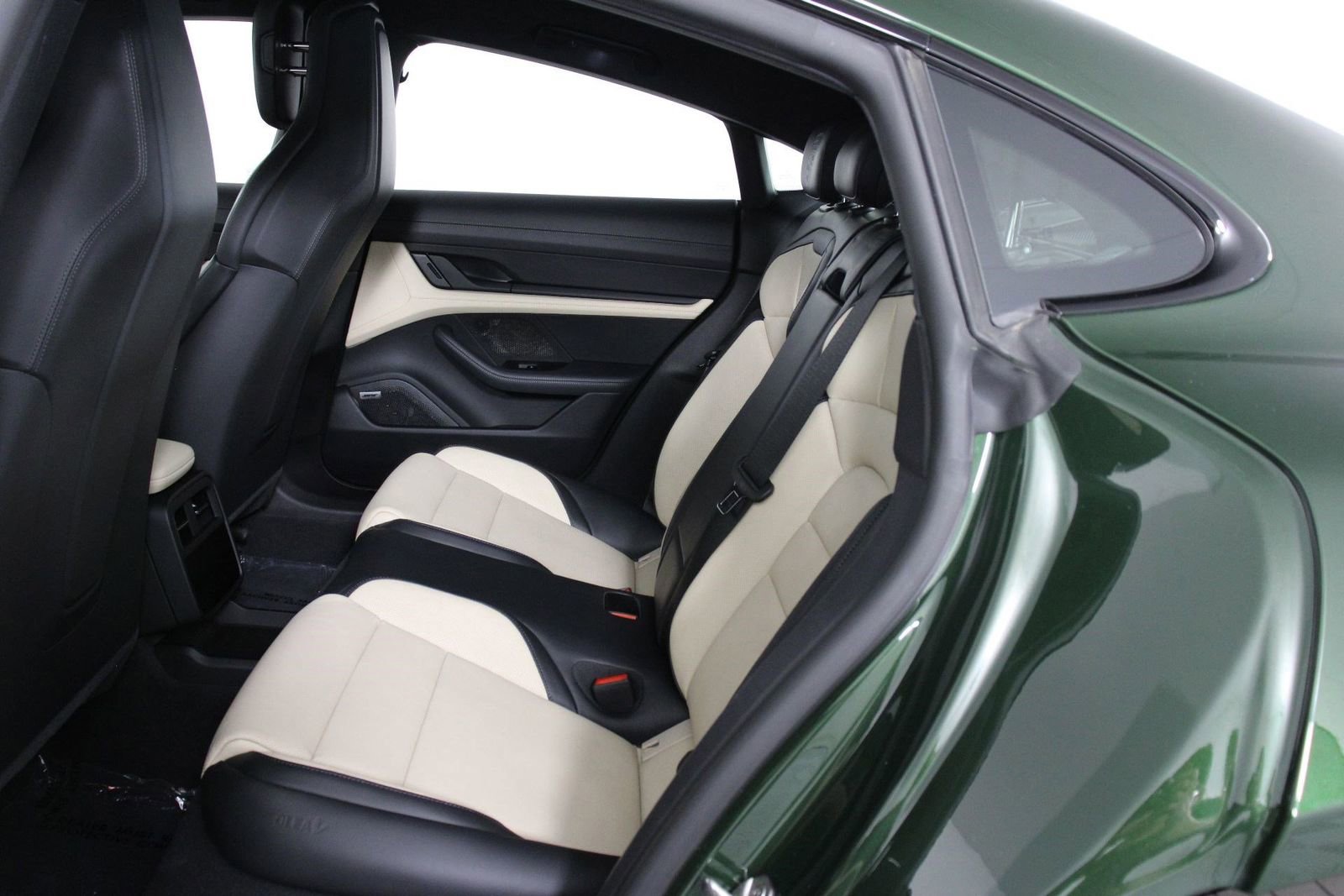 Certified 2026 Porsche Taycan 4S image 31