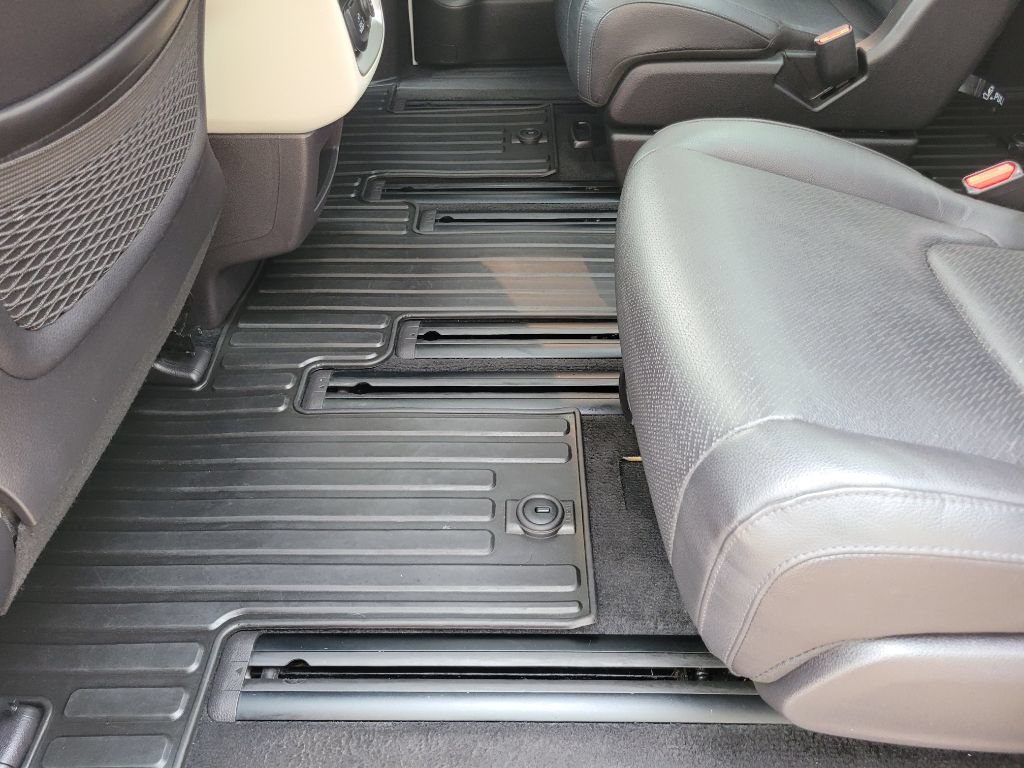 Used 2023 Kia Carnival SX Prestige FWD image 46