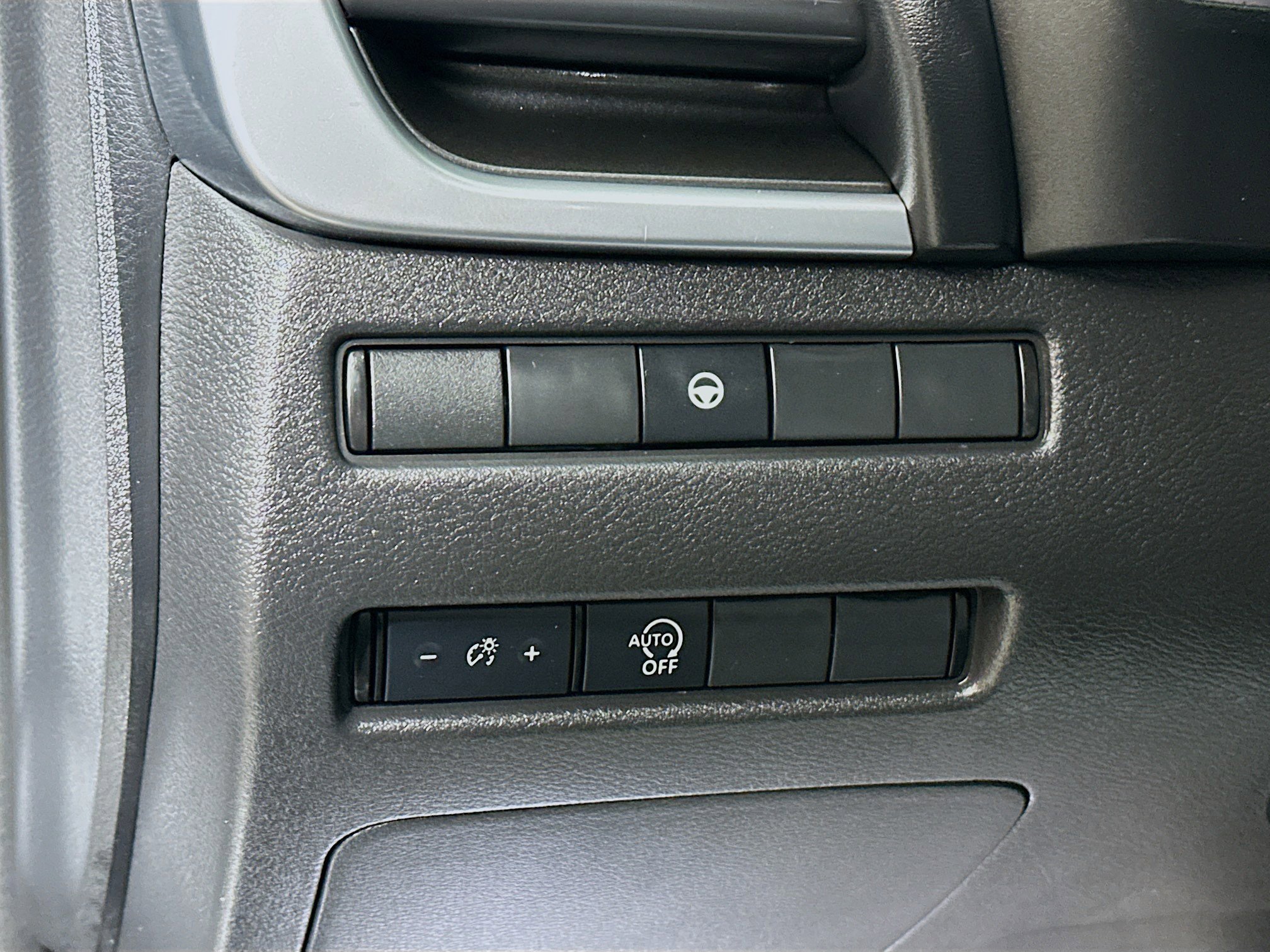 Used 2023 Nissan Rogue SV AWD/4WD image 10