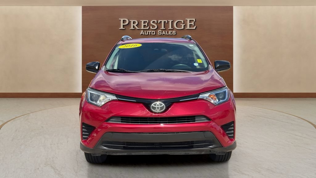 Used 2018 Toyota RAV4 LE FWD image 6