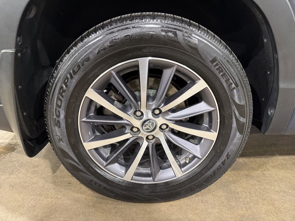 Used 2017 Toyota Highlander XLE image 9