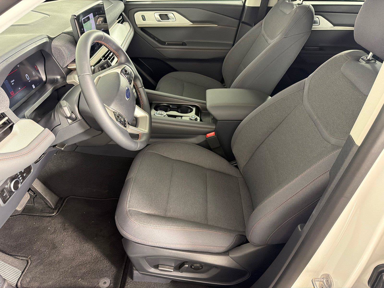 Used 2026 Ford Explorer Active RWD image 9