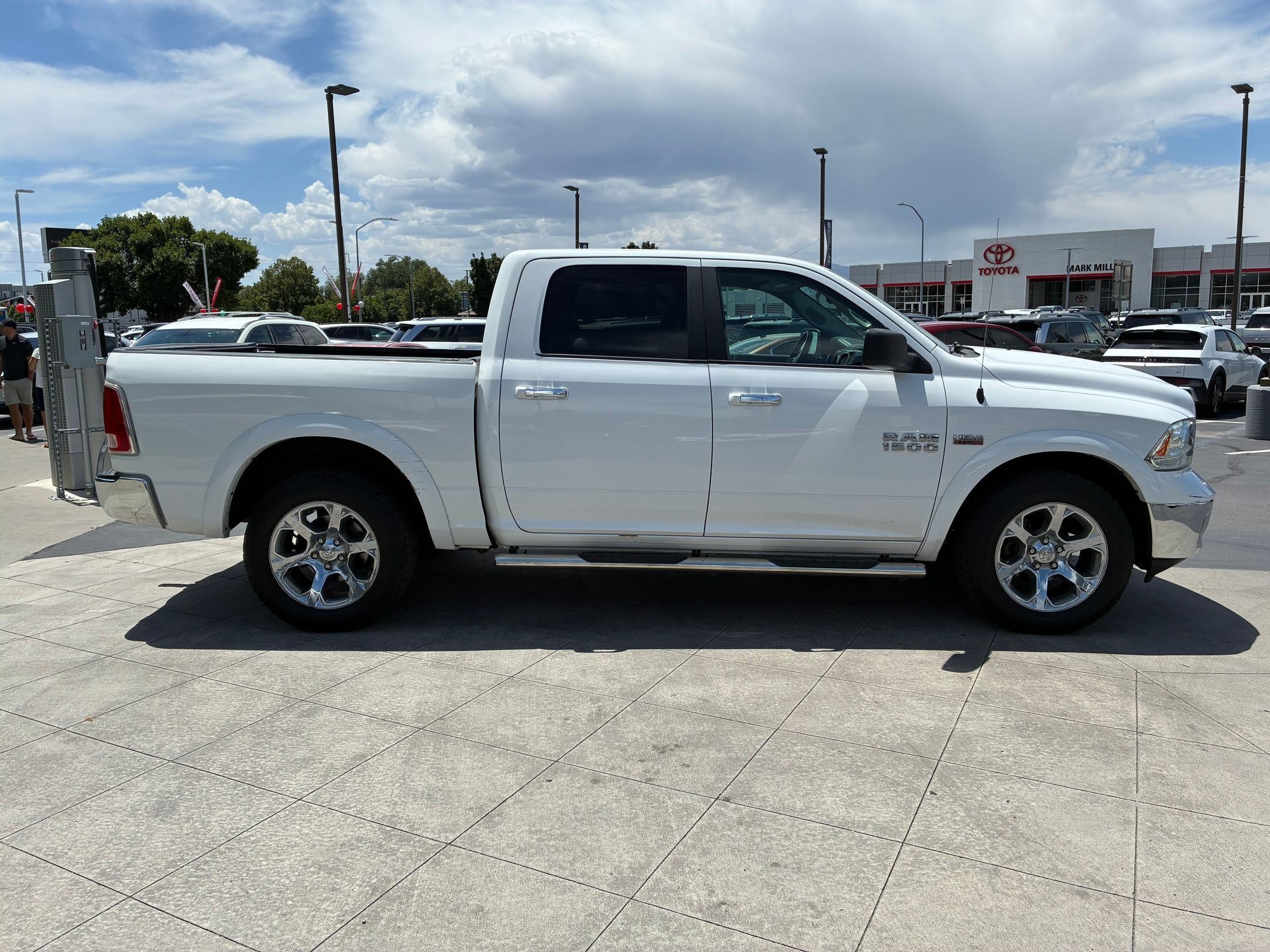 Used 2018 RAM 1500 Laramie AWD/4WD image 3