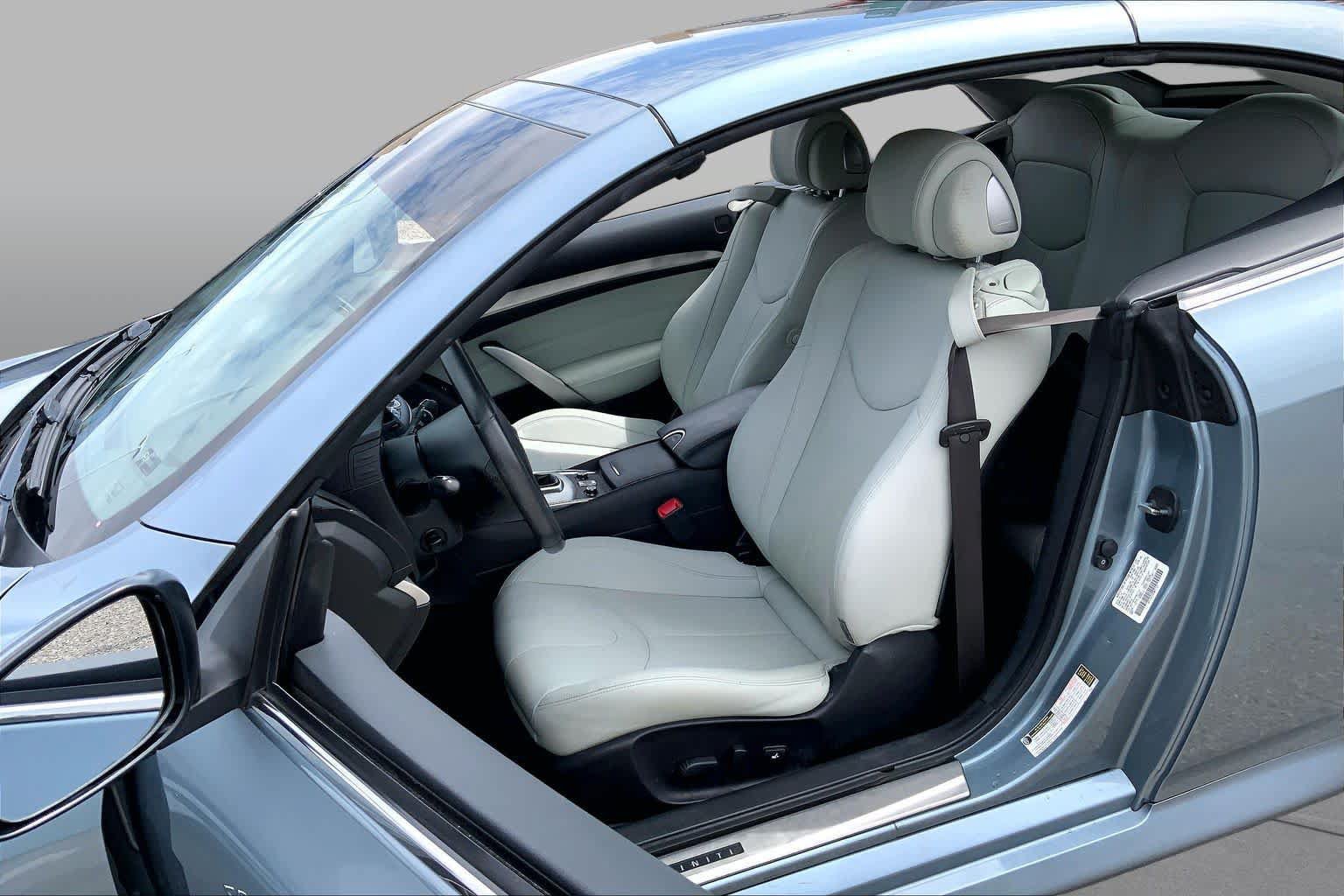 Used 2015 INFINITI Q60 Convertible w/ Premium Package RWD image 7
