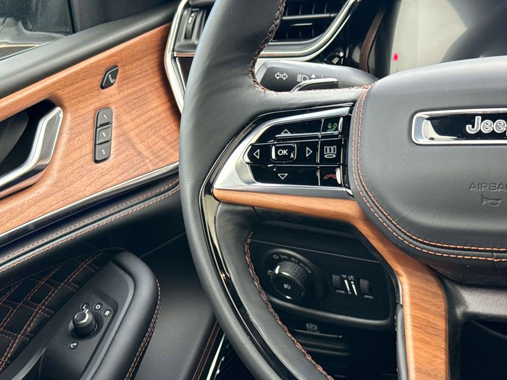 New 2025 Jeep Grand Cherokee Summit AWD/4WD image 14