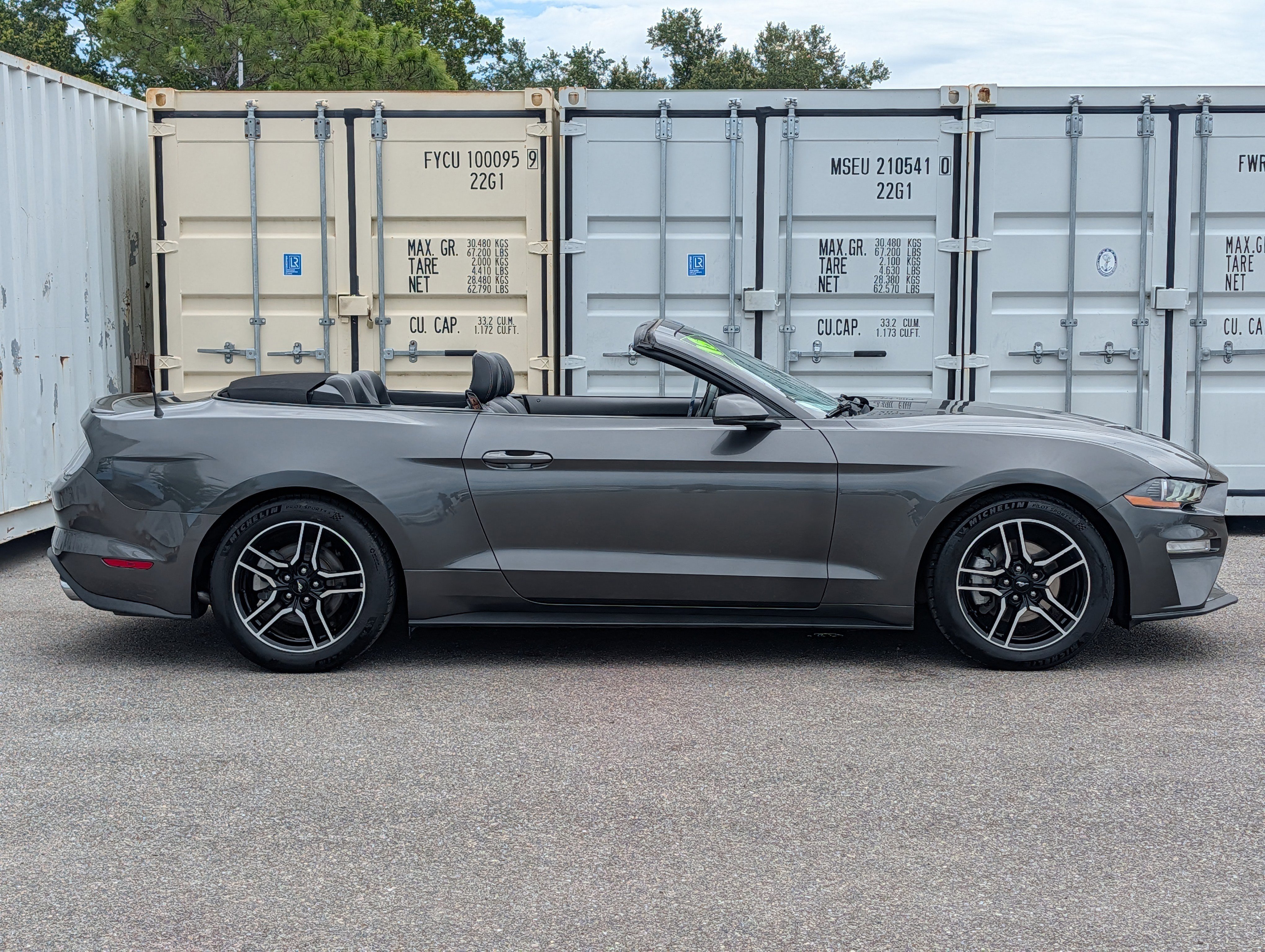 Certified 2018 Ford Mustang Premium RWD image 3