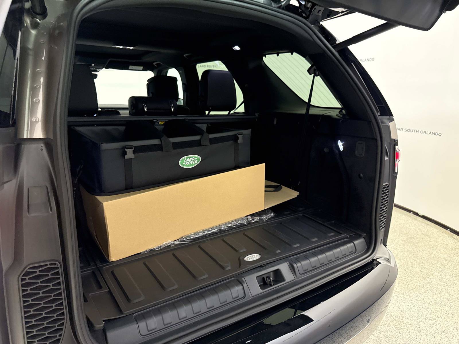 New 2026 Land Rover Discovery Dynamic SE AWD/4WD image 11