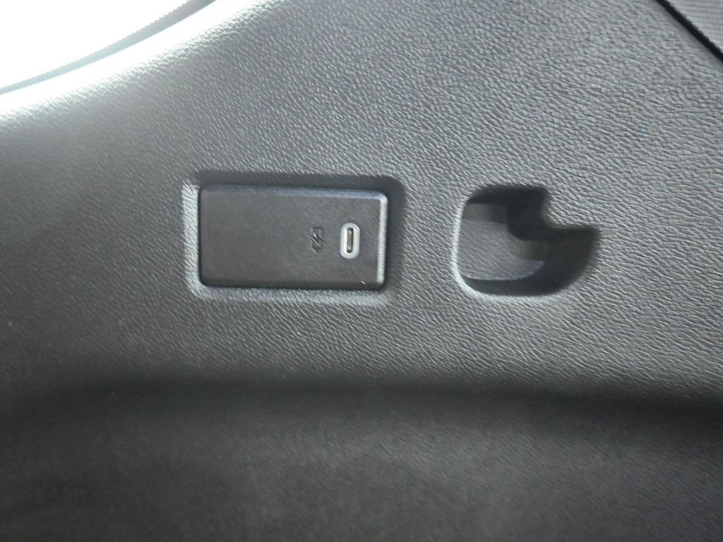 Used 2023 Chevrolet Suburban High Country w/ Premium Package 2 image 47