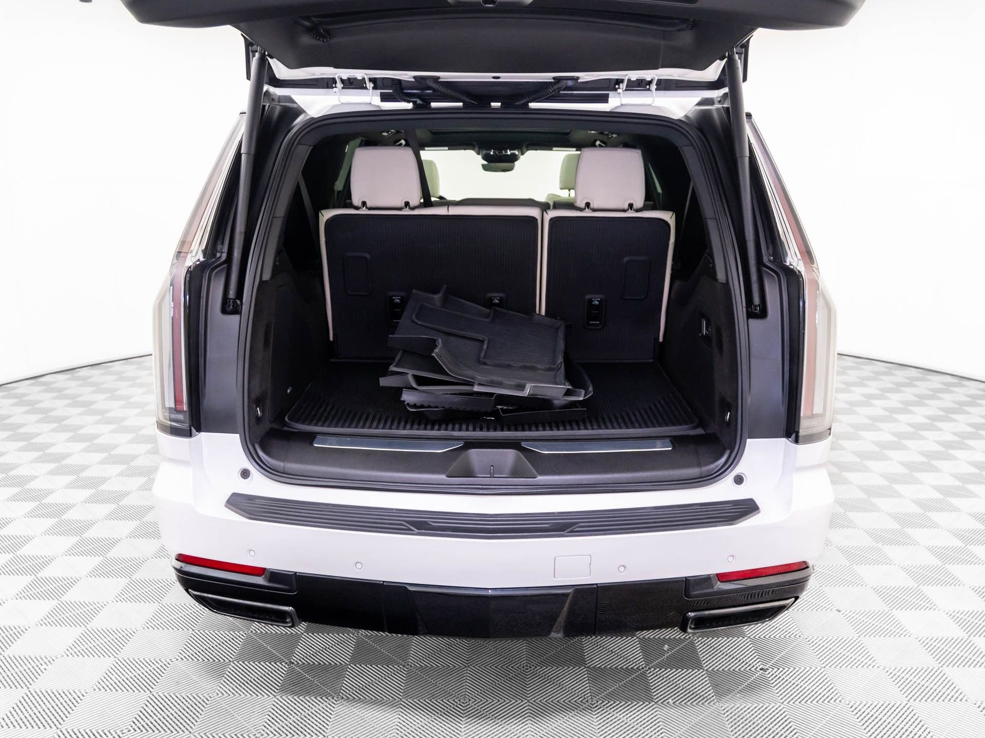 Certified 2025 Cadillac Escalade ESV Sport w/ LPO, ONYX Package image 39