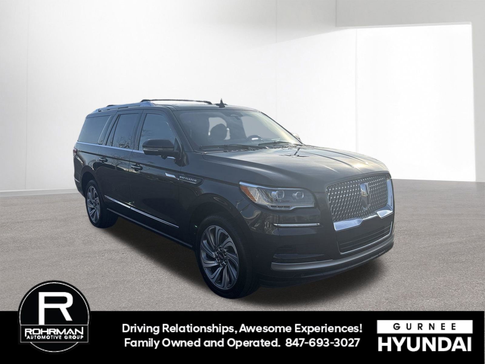 Used 2023 Lincoln Navigator L Reserve image 2