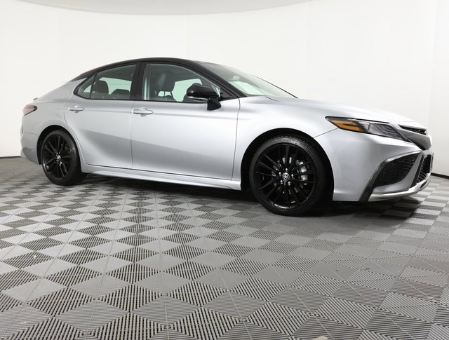 Used 2023 Toyota Camry XSE image 3