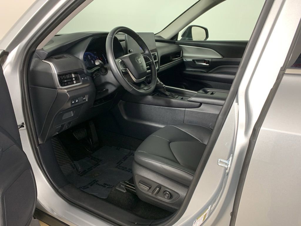 Used 2024 Toyota Grand Highlander AWD Hybrid image 33