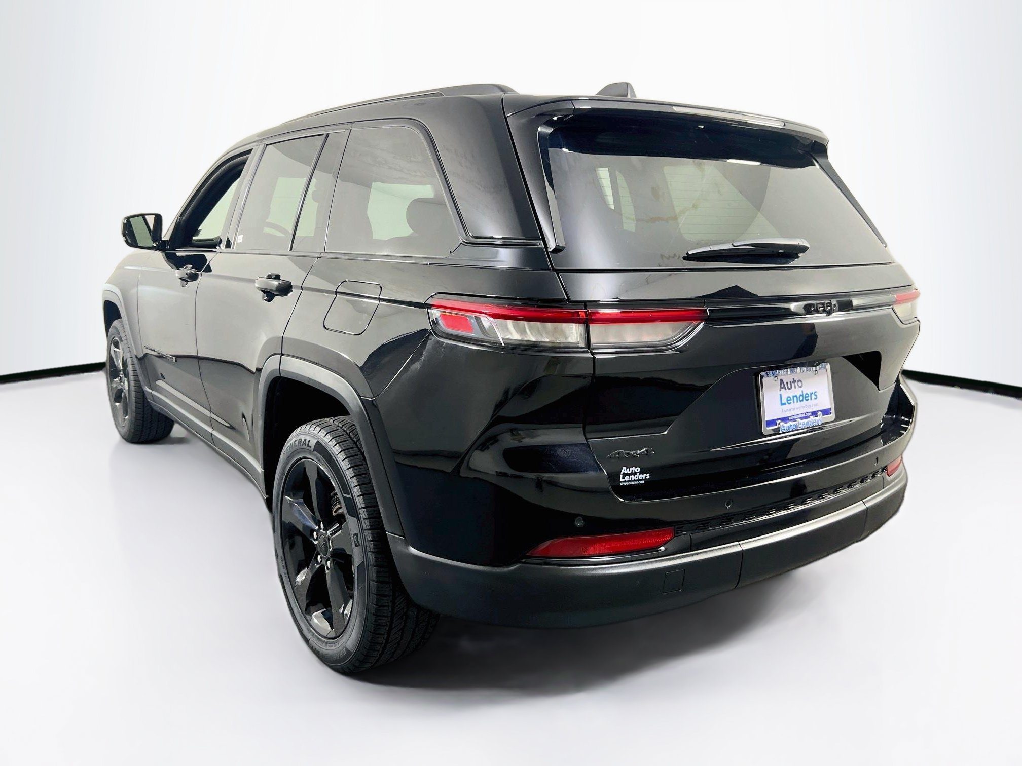 Used 2023 Jeep Grand Cherokee Altitude AWD/4WD image 7