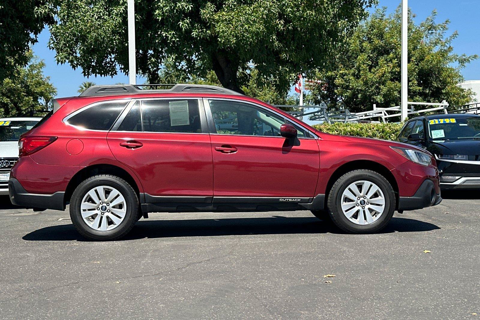Used 2018 Subaru Outback 2.5i Premium AWD/4WD image 2