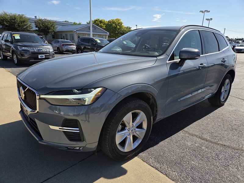 Used 2022 Volvo XC60 B5 Momentum AWD/4WD image 7