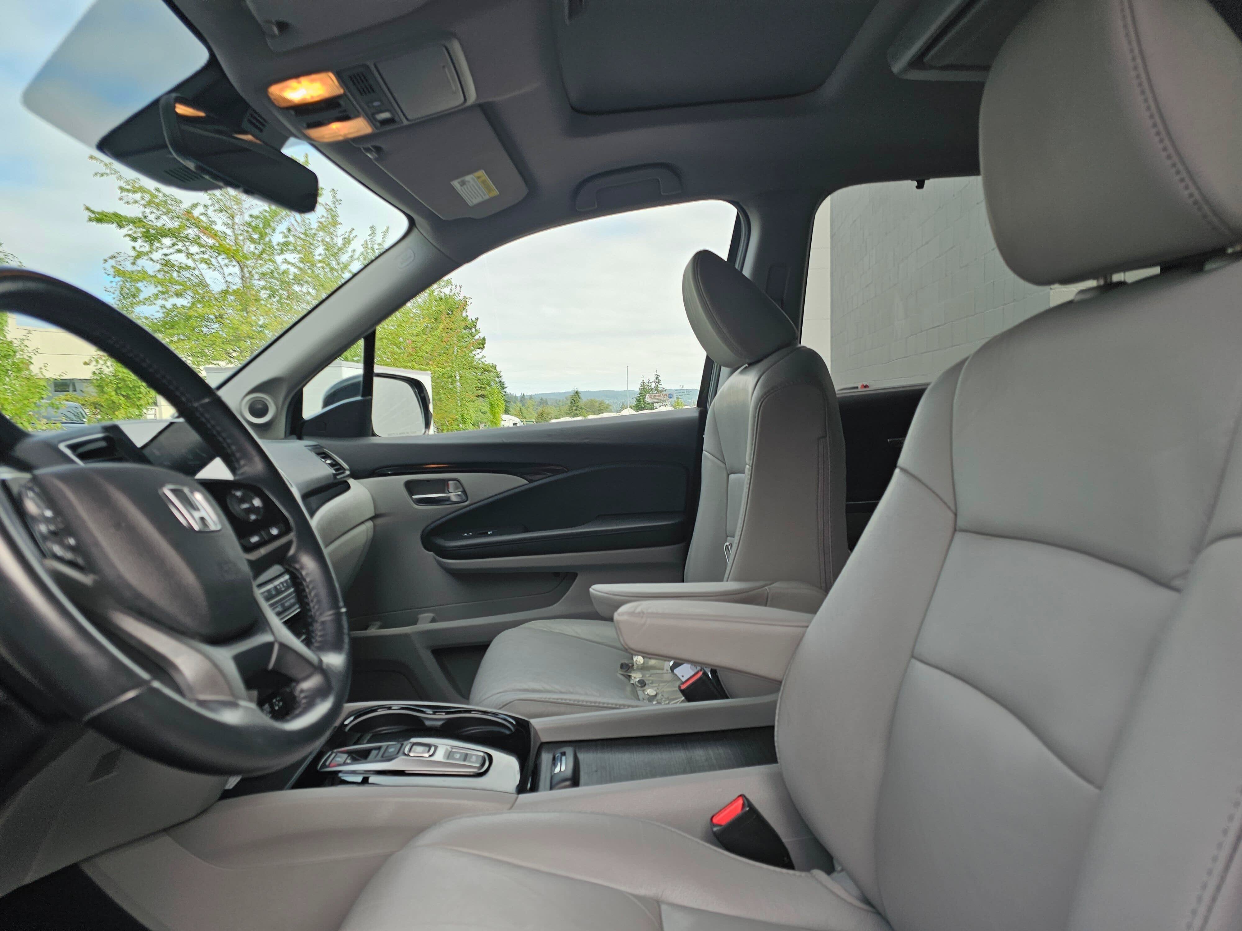 Used 2020 Honda Pilot Touring image 24