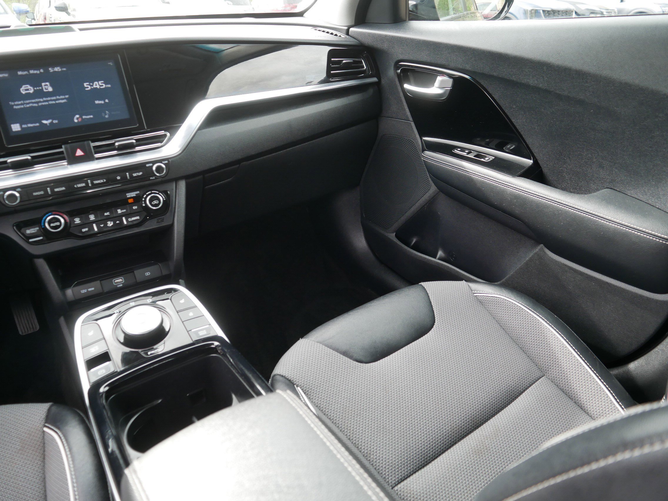 Certified 2021 Kia Niro EX w/ Cold Weather Package FWD image 11