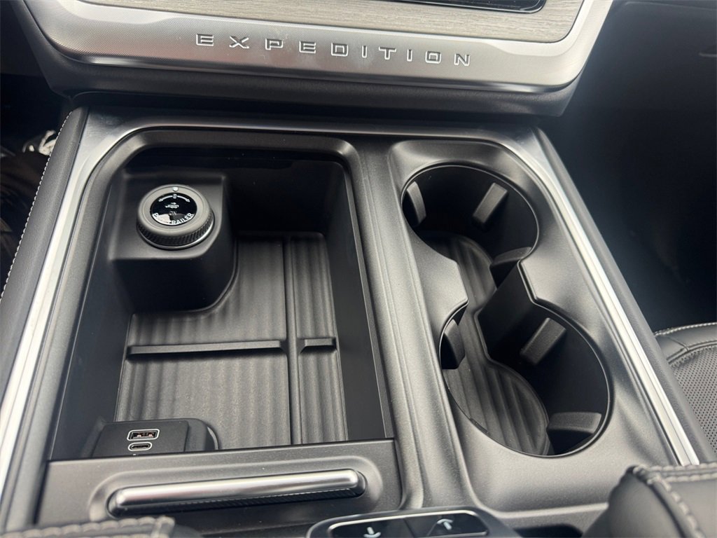 New 2026 Ford Expedition Platinum w/ Driver's Package image 23