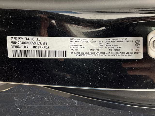 Used 2025 Chrysler Pacifica Limited image 38