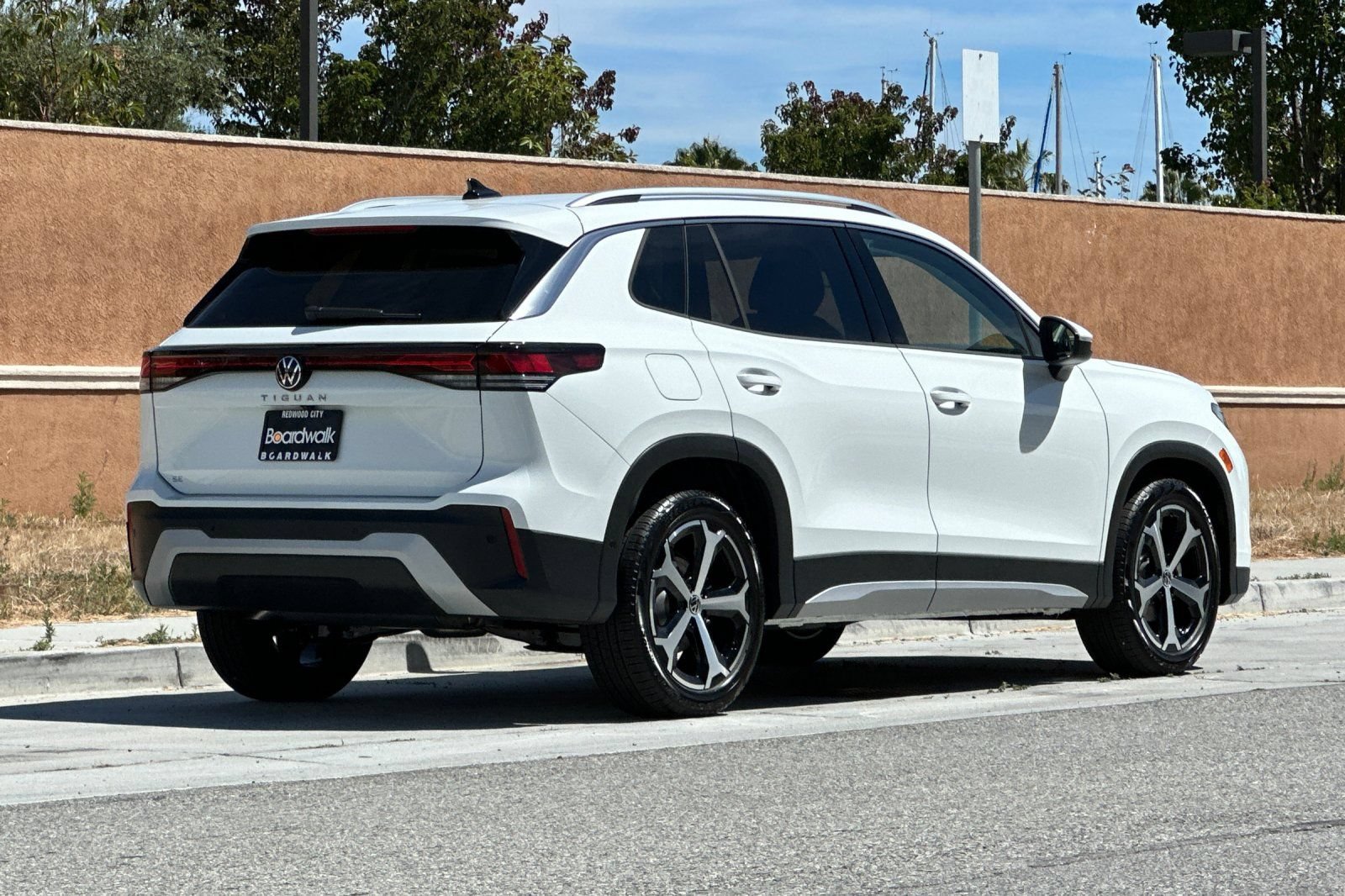 New 2026 Volkswagen Tiguan SE FWD image 4