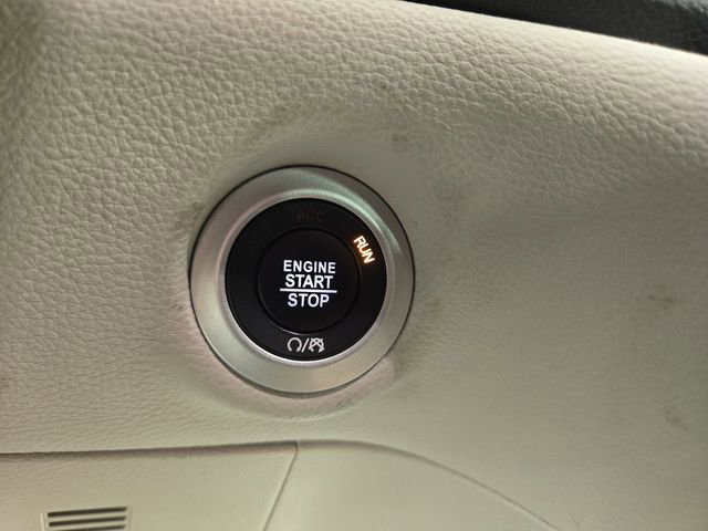 Used 2024 Chrysler Pacifica Select image 25