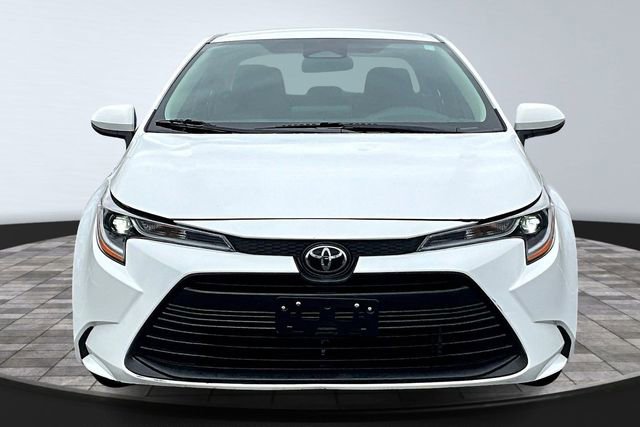 Used 2024 Toyota Corolla LE image 2