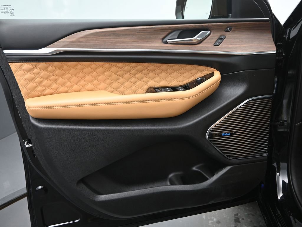 Used 2024 Jeep Grand Cherokee L Summit image 12