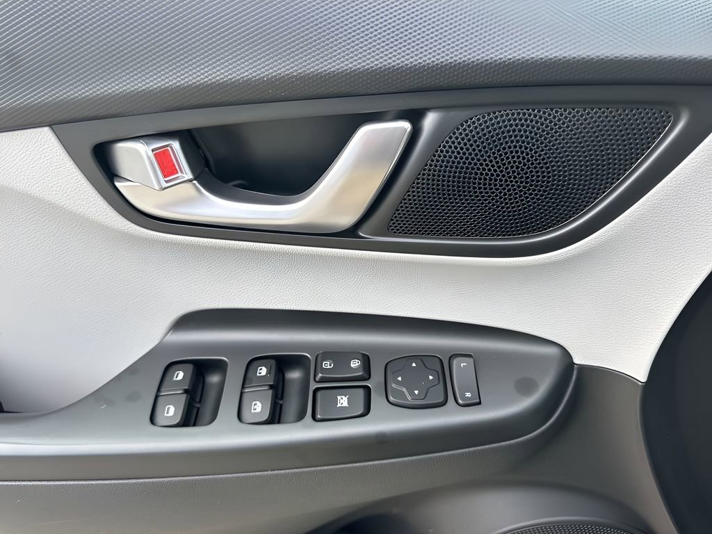 Used 2023 Hyundai Kona SE image 25