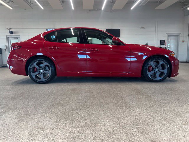 Used 2017 Alfa Romeo Giulia AWD w/ Sport Appearance Package image 4