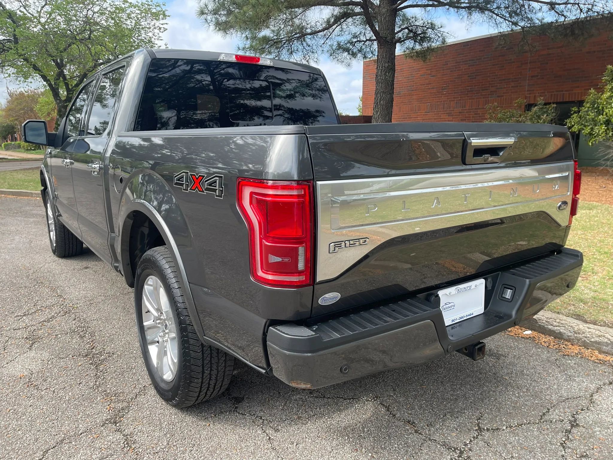 Used 2016 Ford F150 Platinum w/ Equipment Group 701A Luxury image 3