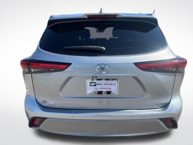 Used 2020 Toyota Highlander Platinum FWD image 4
