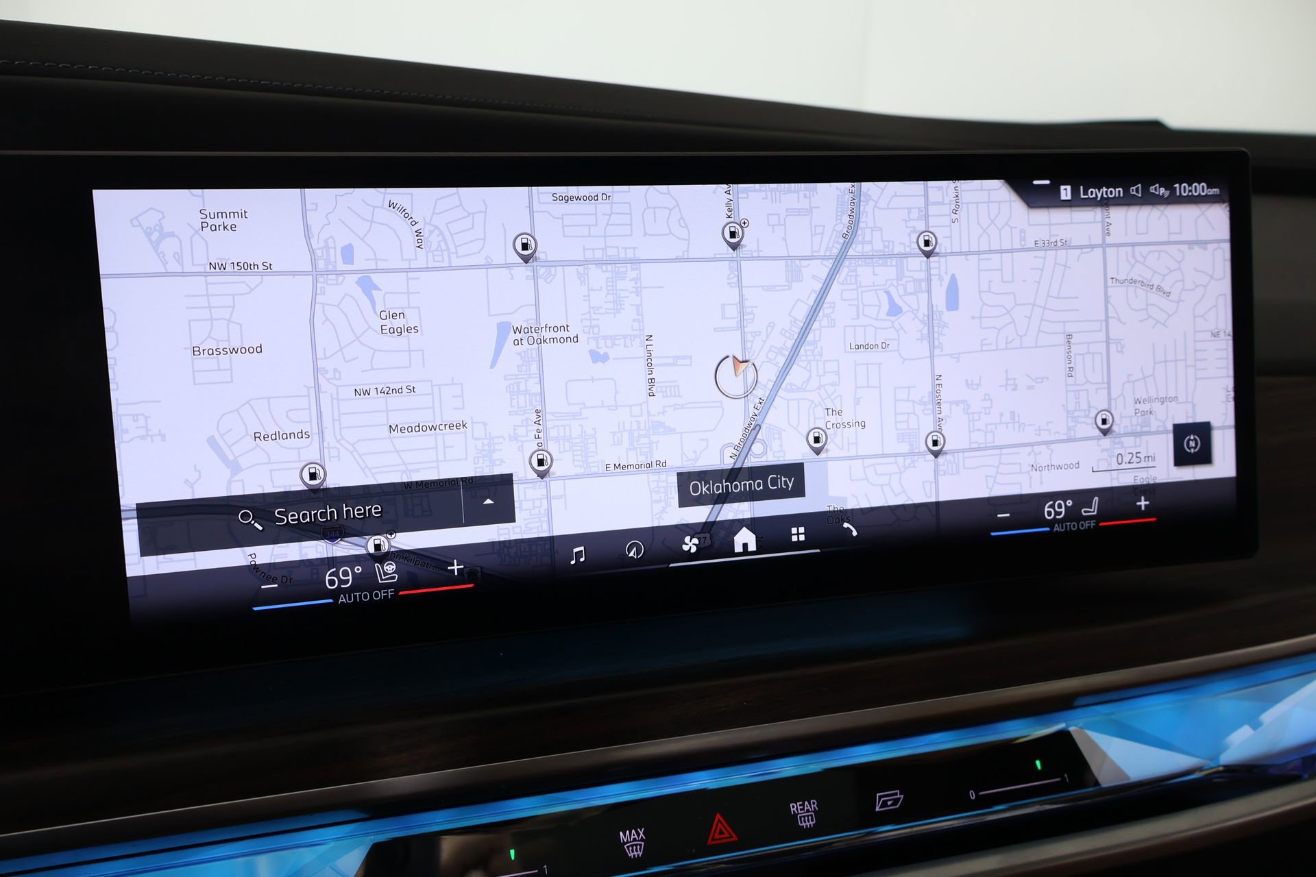 Used 2023 BMW 740i w/ Parking Assistance Package image 7