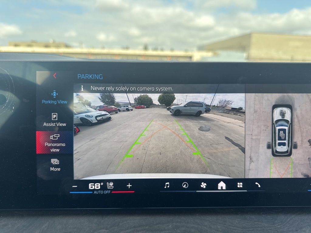 Used 2025 BMW X7 M60i image 22