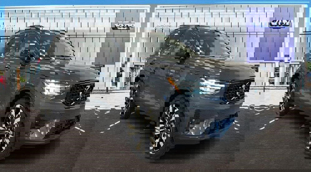 Used 2026 Volvo XC40 B5 Ultra w/ Protection Package Premier image 1